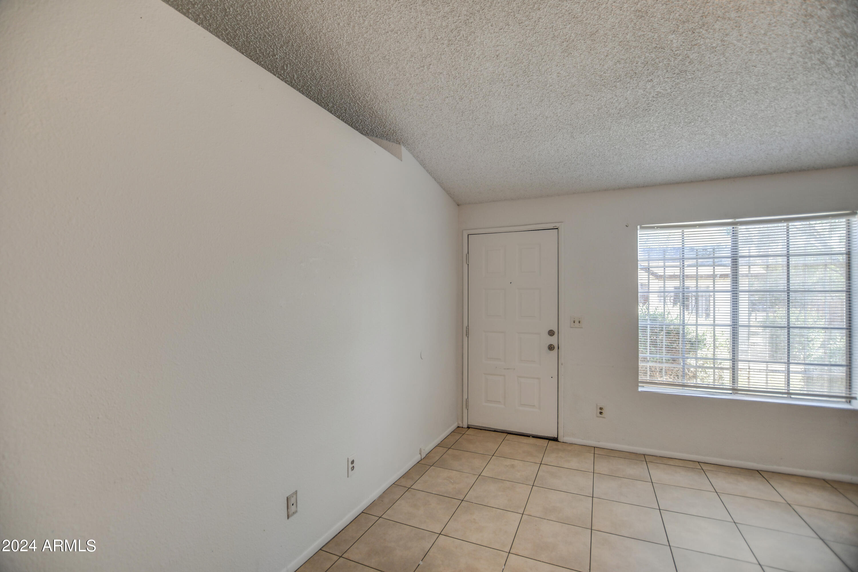 6711 West Osborn Road, Unit 19 Phoenix, AZ 85033 - Photo 6 of 24 Entry 2