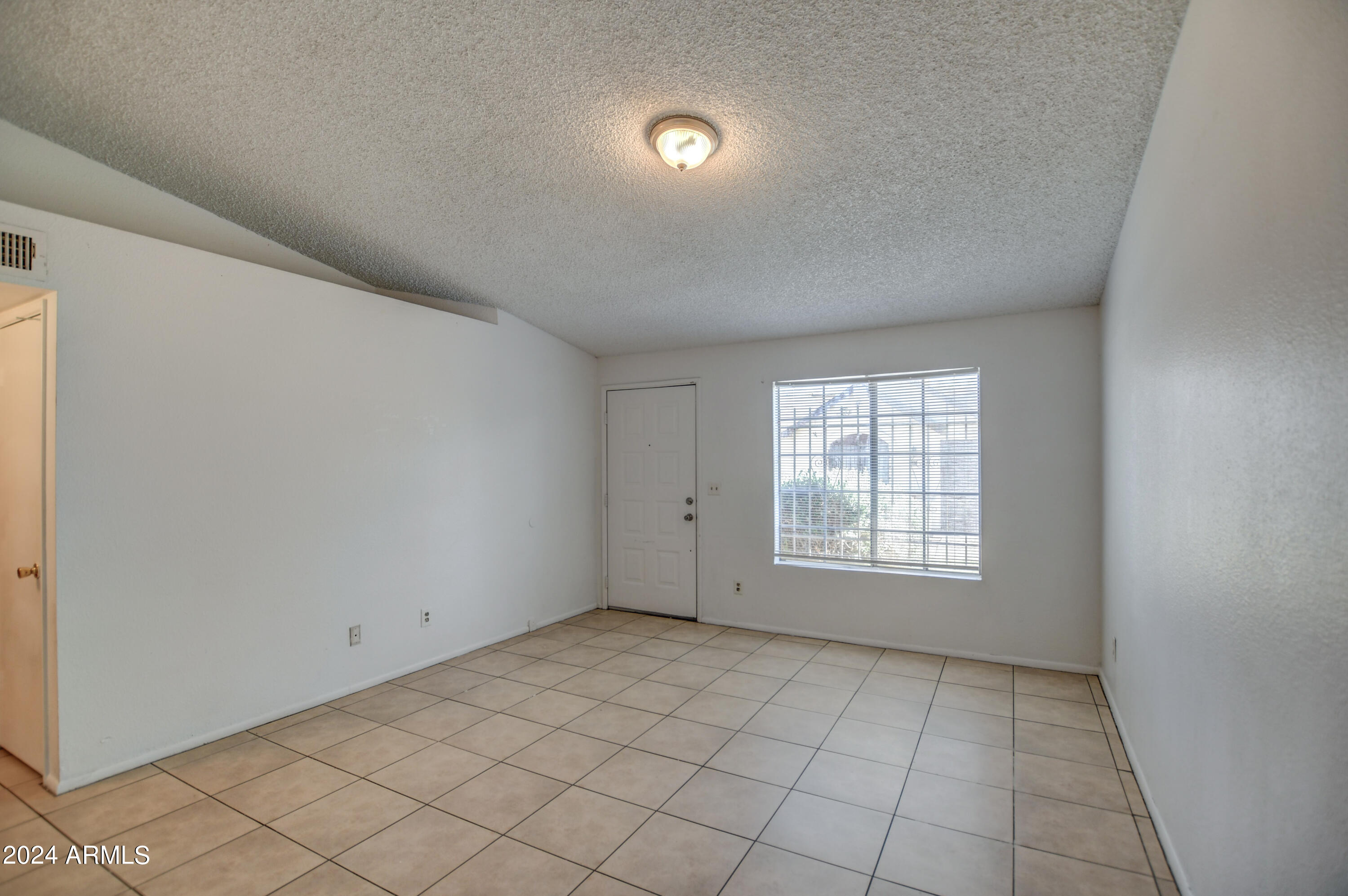 6711 West Osborn Road, Unit 19 Phoenix, AZ 85033 - Photo 9 of 24 Living 3