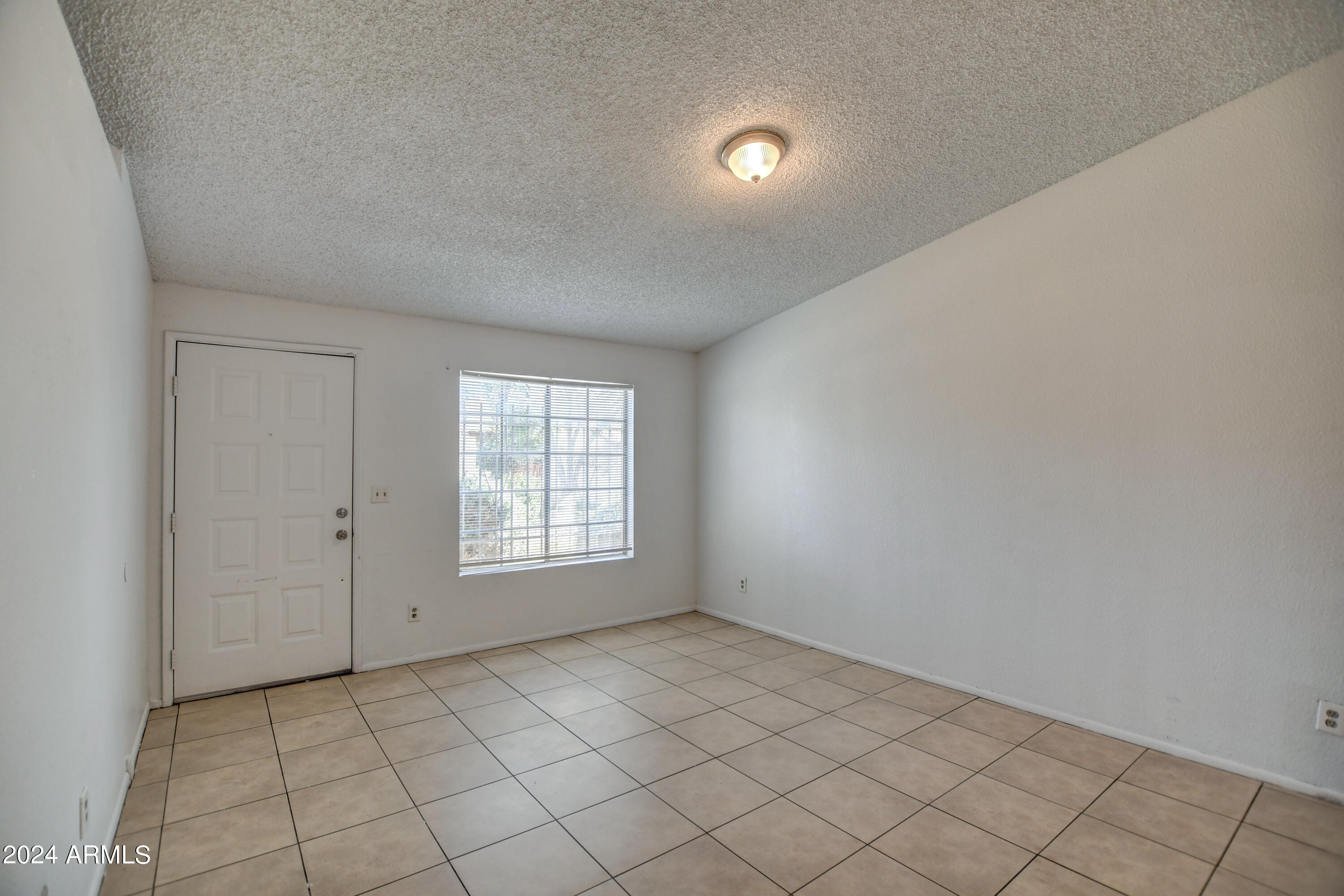 6711 West Osborn Road, Unit 19 Phoenix, AZ 85033 - Photo 10 of 24 Living 4