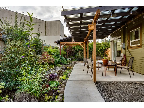 $515,000 | 104 Holeman Avenue, Eugene, OR 97404
