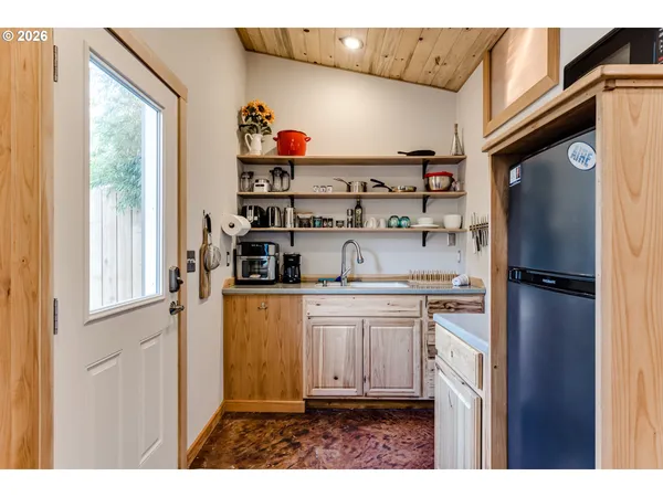 $515,000 | 104 Holeman Avenue, Eugene, OR 97404