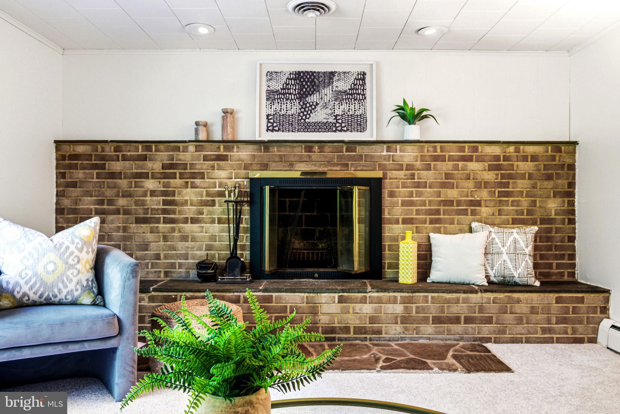 210 Cooper Drive Wallingford, PA 19086 - Photo 19 of 47 a living room with furniture