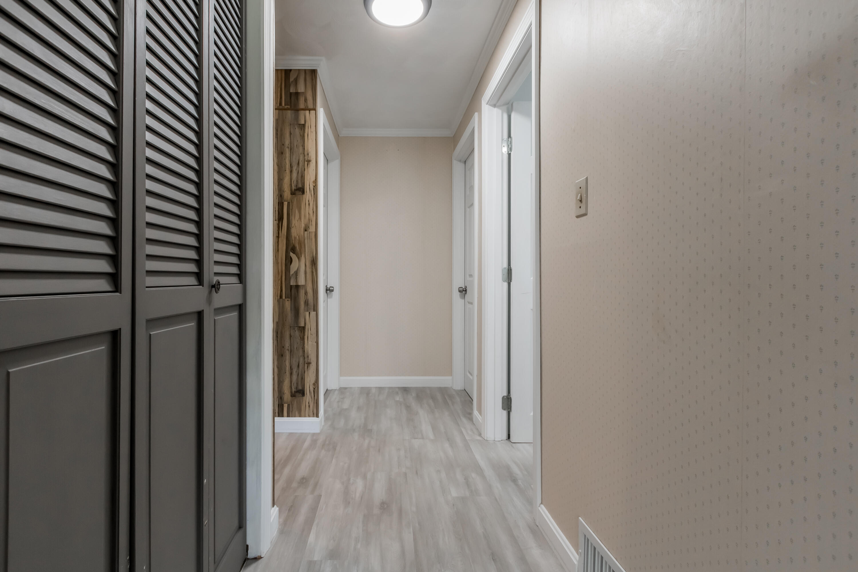1203 Roxbury Road Roxbury, ME 04275 - Photo 36 of 55 Hallway