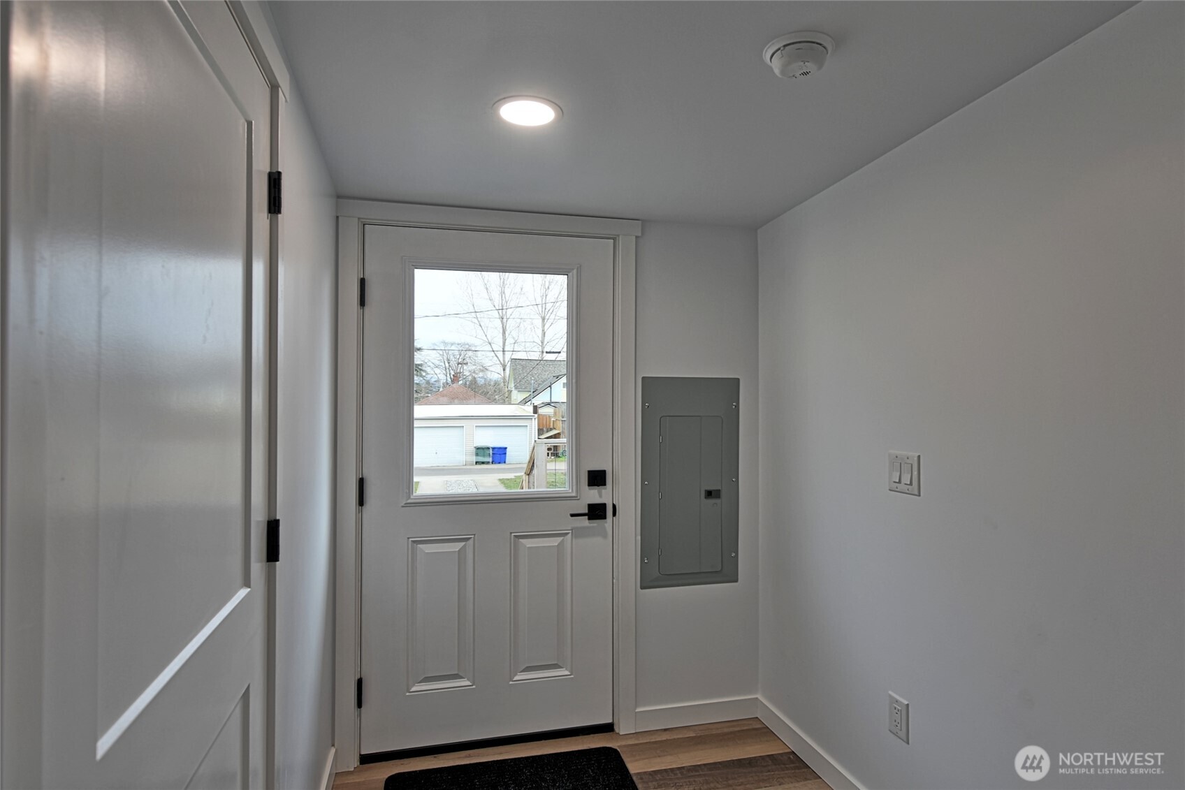 2405 Rockefeller Avenue Everett, WA 98201 - Photo 15 of 17 a view of hallway with window