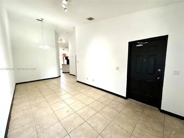$1,800 | 3550 Northeast 5th Street, Unit 202, Homestead, FL 33033