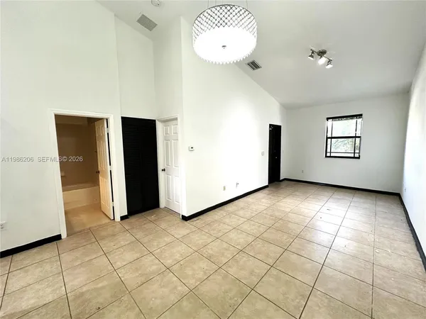 $1,800 | 3550 Northeast 5th Street, Unit 202, Homestead, FL 33033