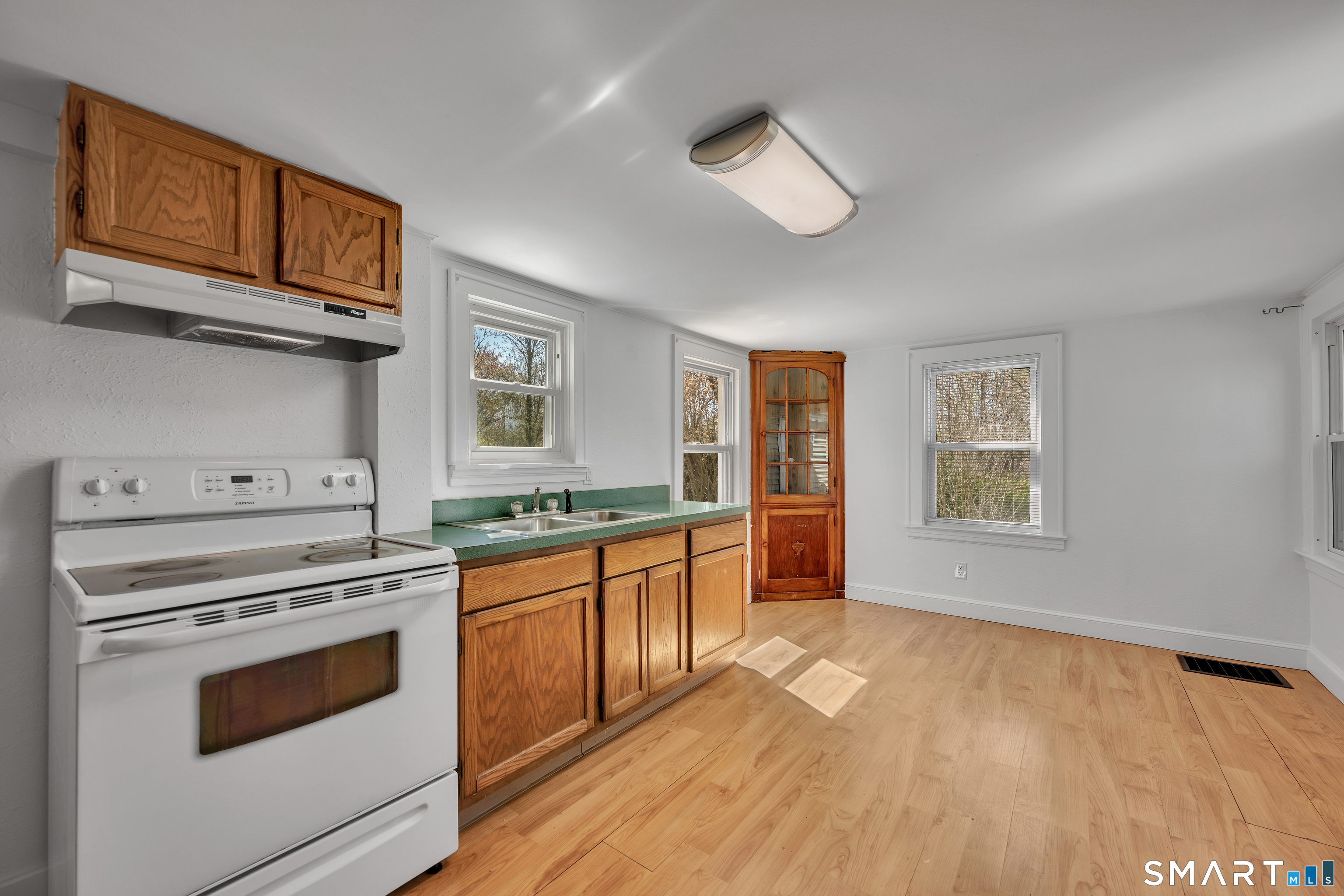 385 Main Street Durham, CT 06422 - Photo 5 of 31