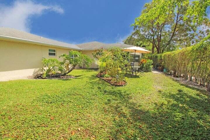 784 Nantucket Circle, Unit A Lake Worth, FL 33467 - Photo 26 of 30 a view of a garden