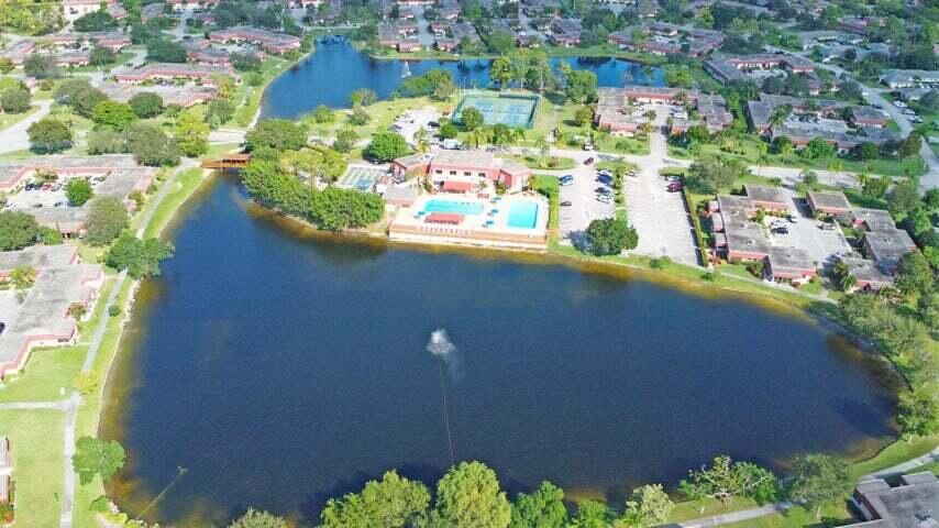 784 Nantucket Circle, Unit A Lake Worth, FL 33467 - Photo 28 of 30 an aerial view of a house