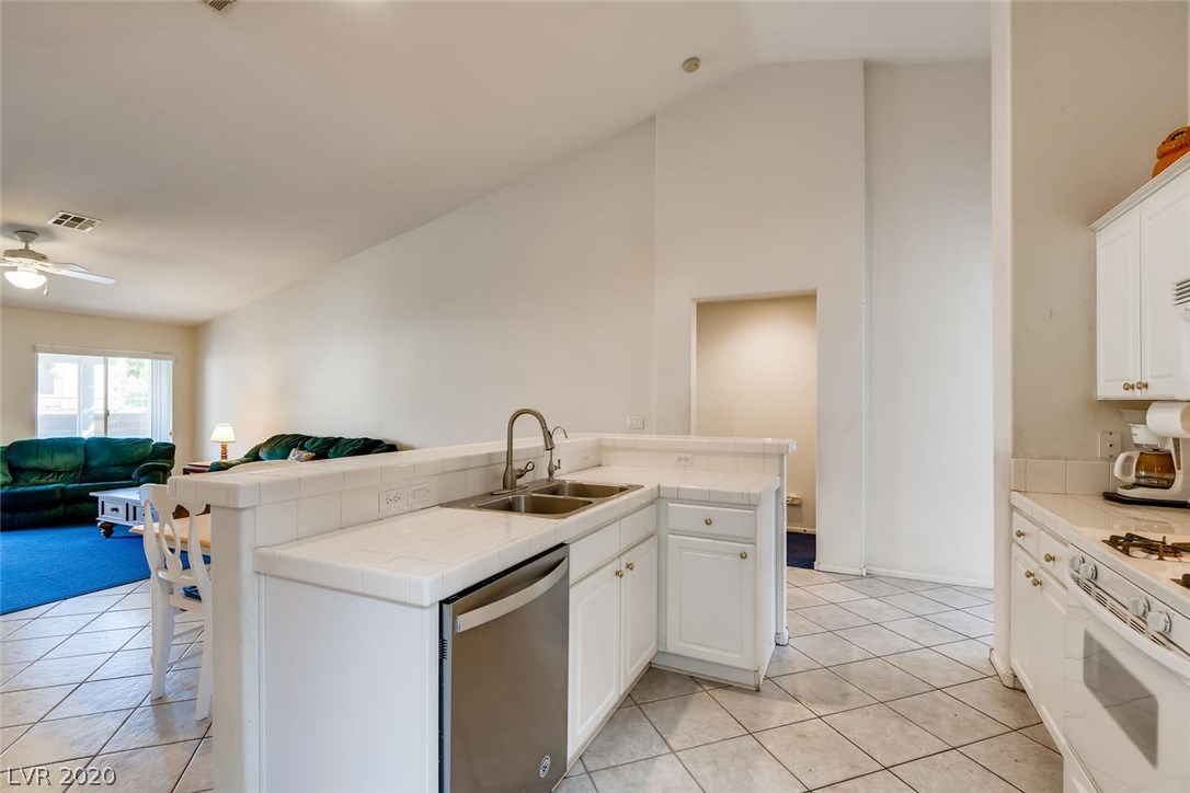 196 Ridge Crossing Avenue Henderson, NV 89002 - Photo 9 of 28 Gallery Image 9