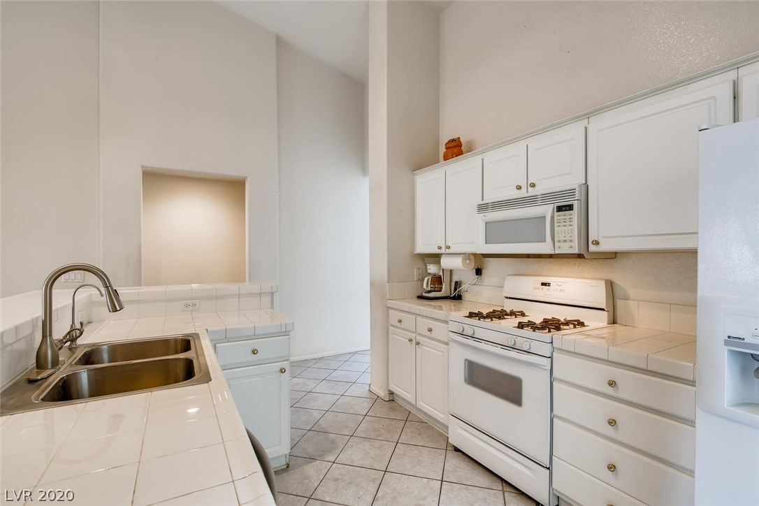 196 Ridge Crossing Avenue Henderson, NV 89002 - Photo 10 of 28 Gallery Image 10