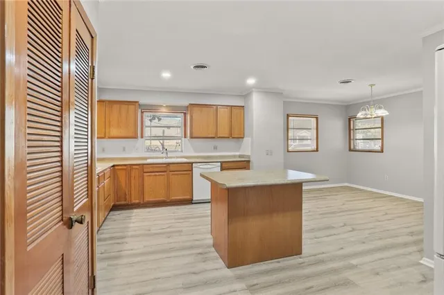 $325,000 | 10559 Jefferson Highway, River Ridge, LA 70123