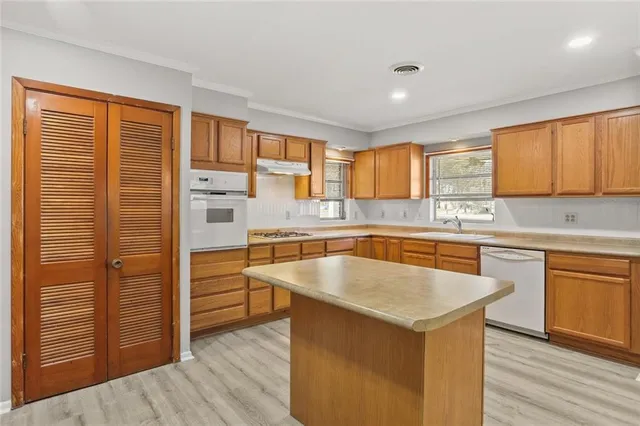 $325,000 | 10559 Jefferson Highway, River Ridge, LA 70123