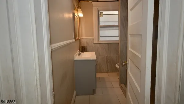 $2,290 | 899 South 18th Street, Unit 1, Newark, NJ 07108
