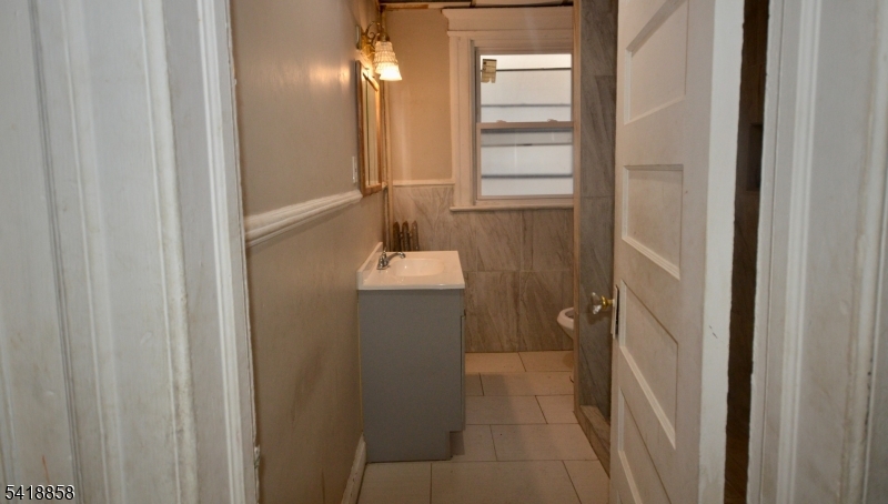899 South 18th Street, Unit 1 Newark, NJ 07108 - Photo 13 of 23 a bathroom with a bathtub