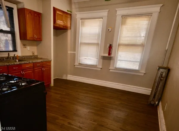 $2,290 | 899 South 18th Street, Unit 1, Newark, NJ 07108