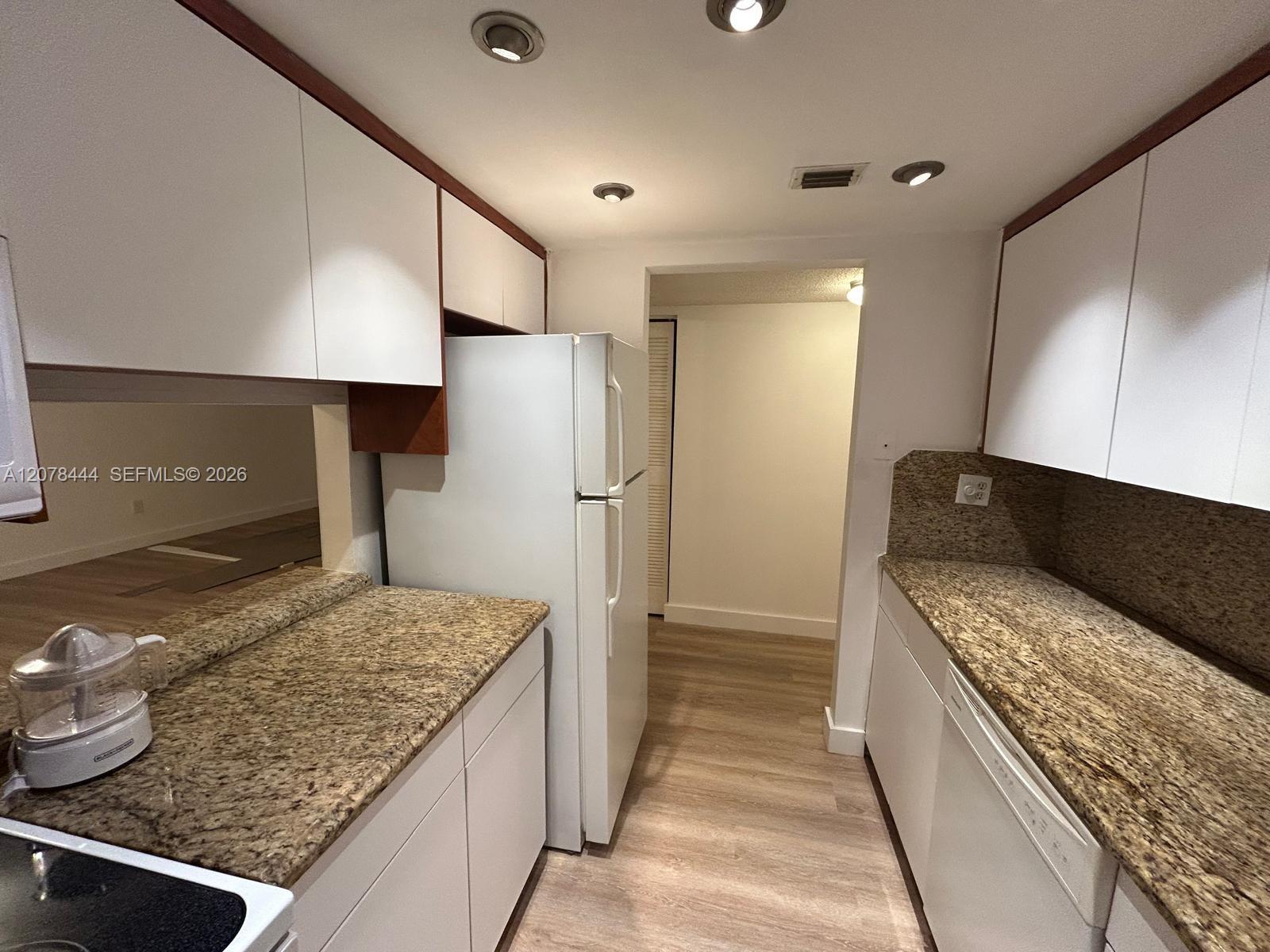 1673 Bay Road, Unit 405 Miami Beach, FL 33139 - Photo 4 of 16 Gallery Image 4