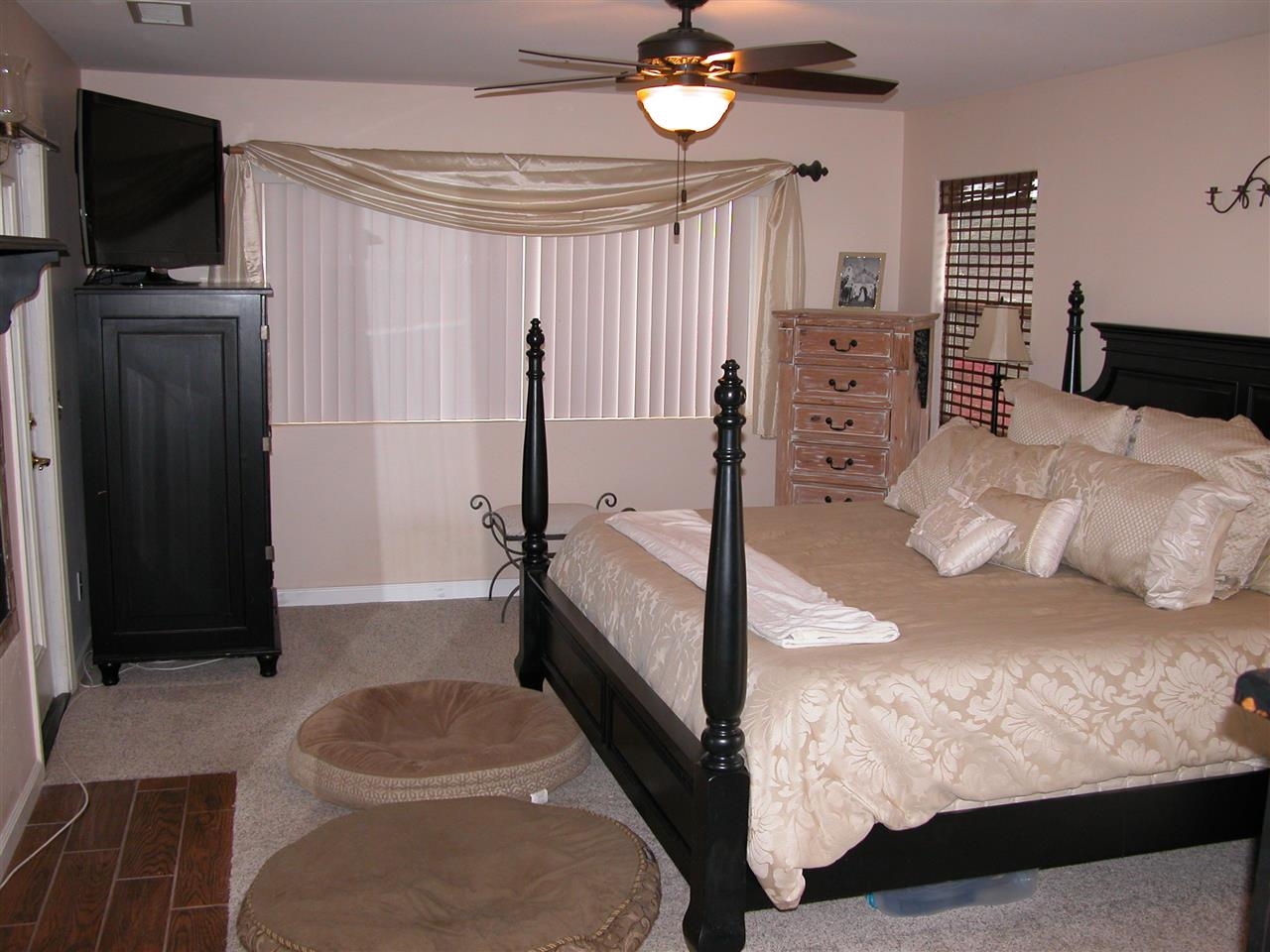 29813 Anthony Road Valley Center, CA 92082 - Photo 4 of 23 Large Master suite with retreat or exercise room attached.