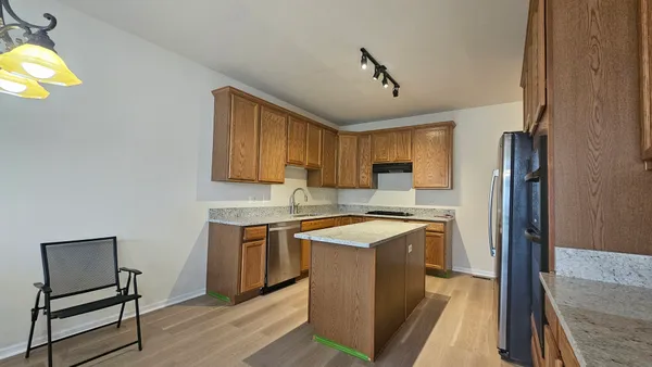 $2,950 | 1268 Bradley Circle, Elgin, IL 60120