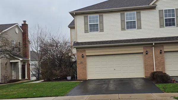 $2,950 | 1268 Bradley Circle, Elgin, IL 60120
