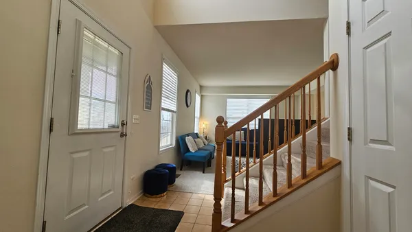 $2,950 | 1268 Bradley Circle, Elgin, IL 60120