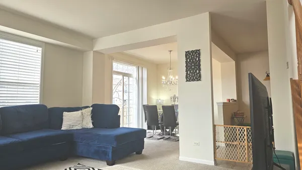 $2,950 | 1268 Bradley Circle, Elgin, IL 60120