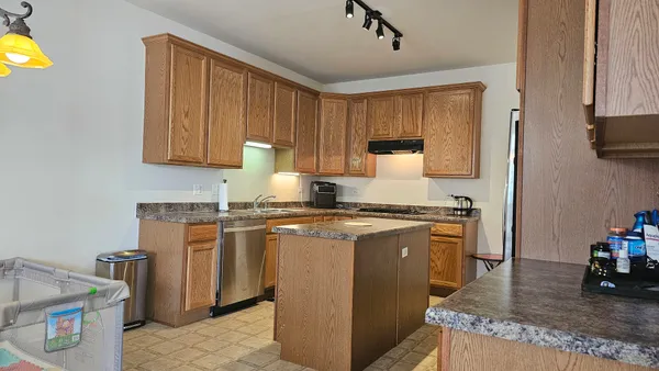 $2,950 | 1268 Bradley Circle, Elgin, IL 60120