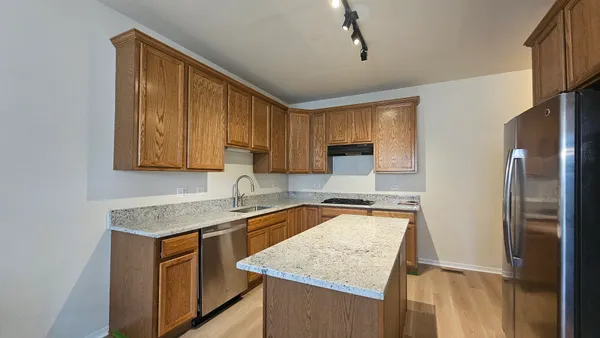 $2,950 | 1268 Bradley Circle, Elgin, IL 60120