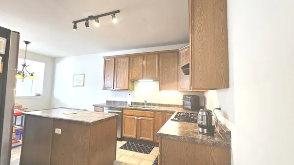 $2,950 | 1268 Bradley Circle, Elgin, IL 60120