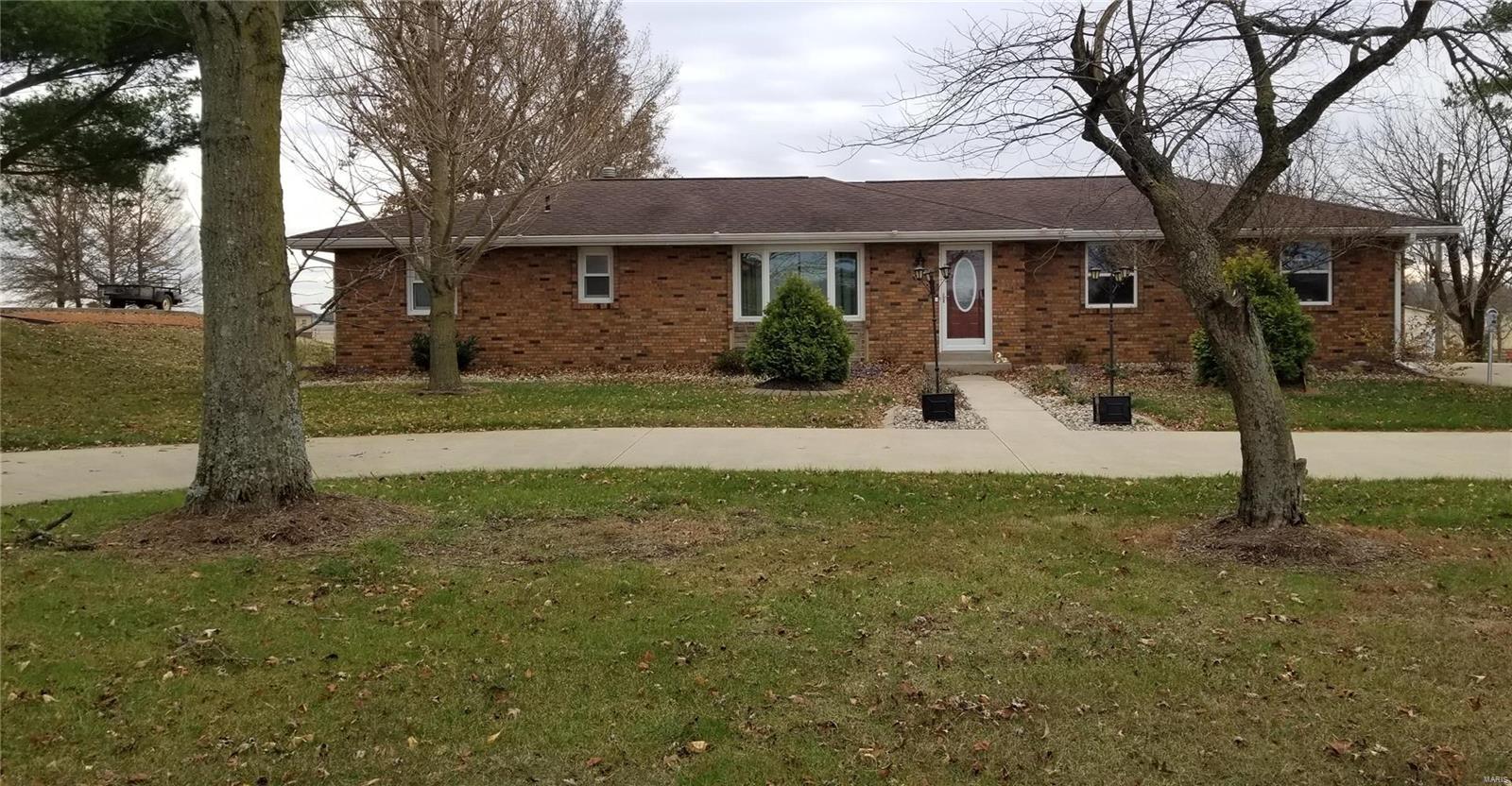 13036 Trestle Road Highland, IL 62249 - Photo 2 of 42