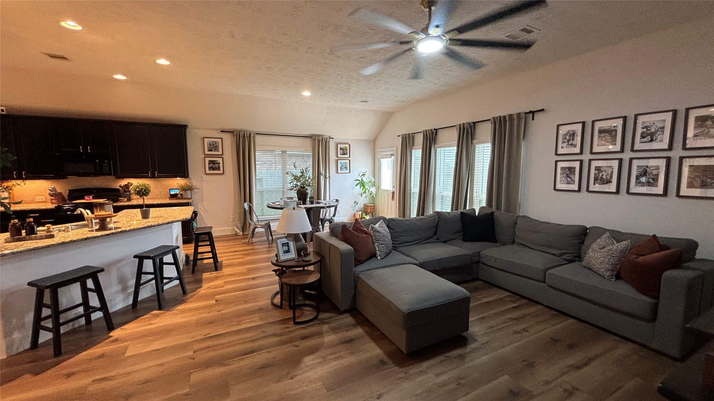9810 Shimmering Lakes Drive Rosharon, TX 77583 - Photo 11 of 43