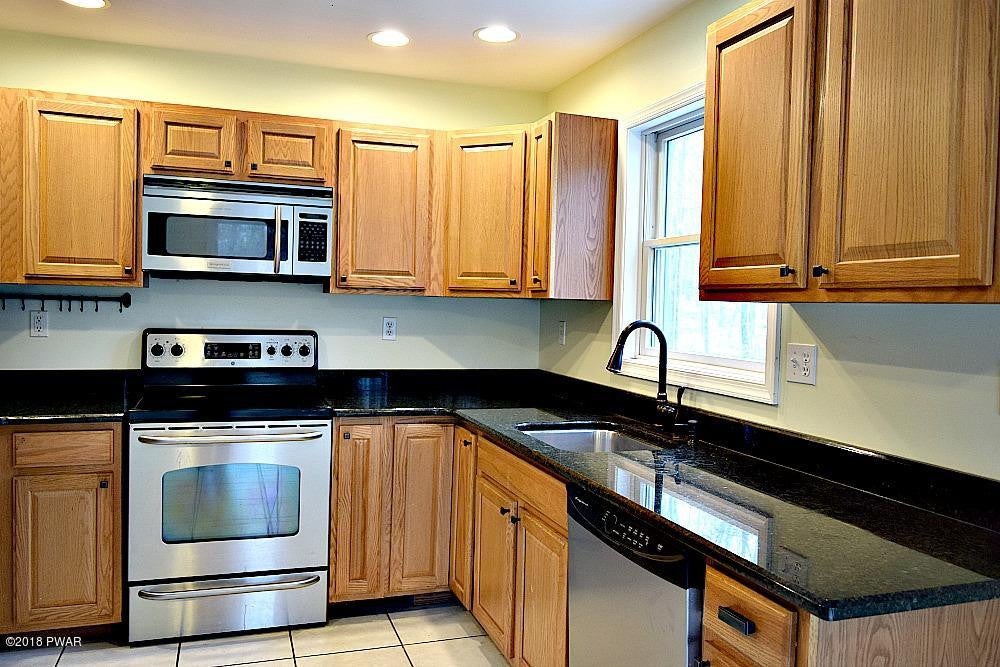 7 - Kitchen