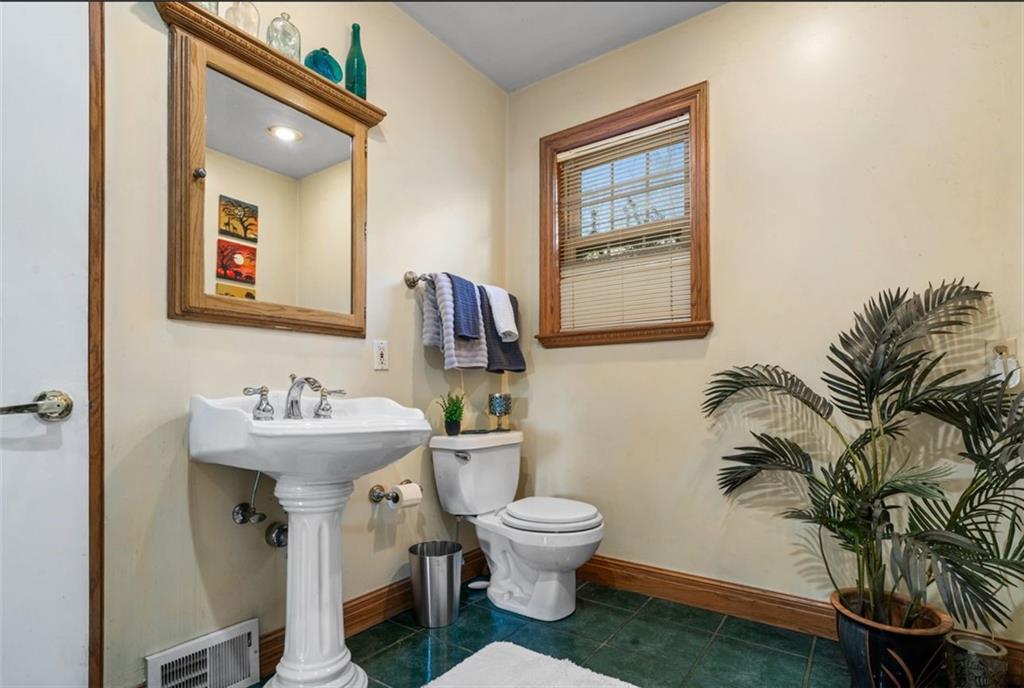 359 Duff Road Pittsburgh, PA 15235 - Photo 14 of 43 Gallery Image 14