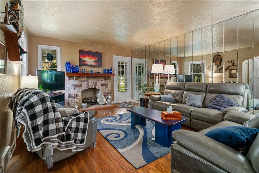 359 Duff Road Pittsburgh, PA 15235 - Photo 4 of 43 Gallery Image 4