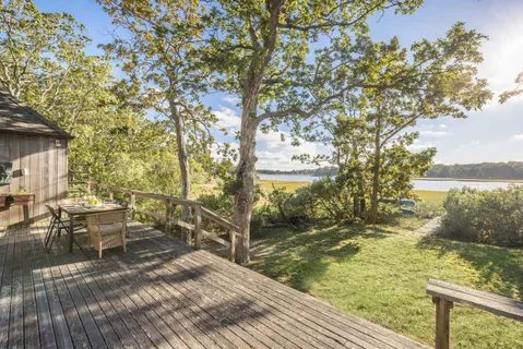 $2,195,000 | 100 Gerard Drive, East Hampton, NY 11937
