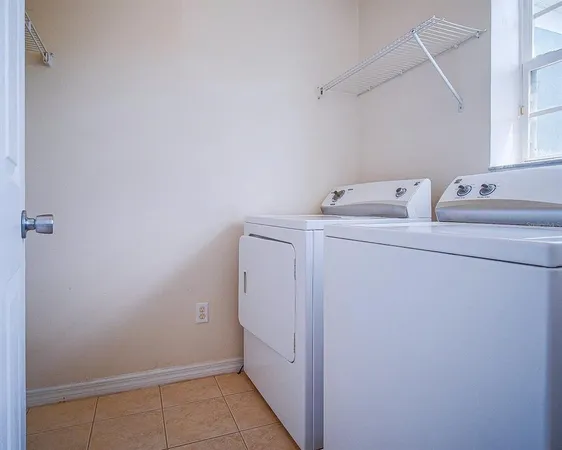 $2,400 | 10033 Moorshire Circle, Orlando, FL 32829