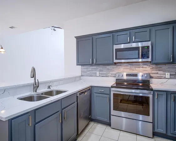 $2,400 | 10033 Moorshire Circle, Orlando, FL 32829