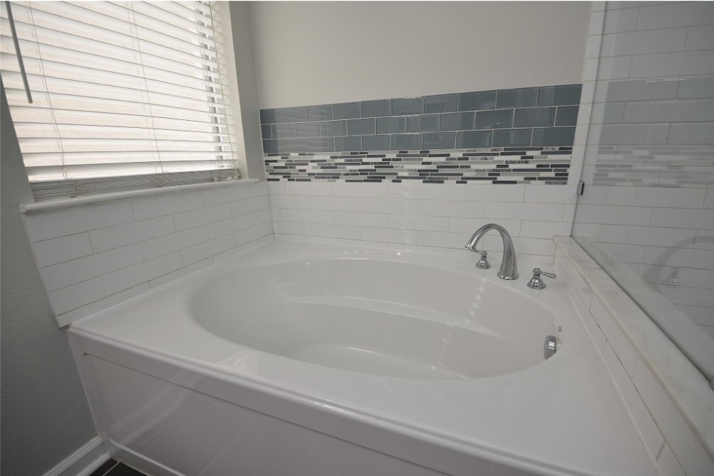 112 Glade Bridge Court Dickinson, TX 77539 - Photo 13 of 31