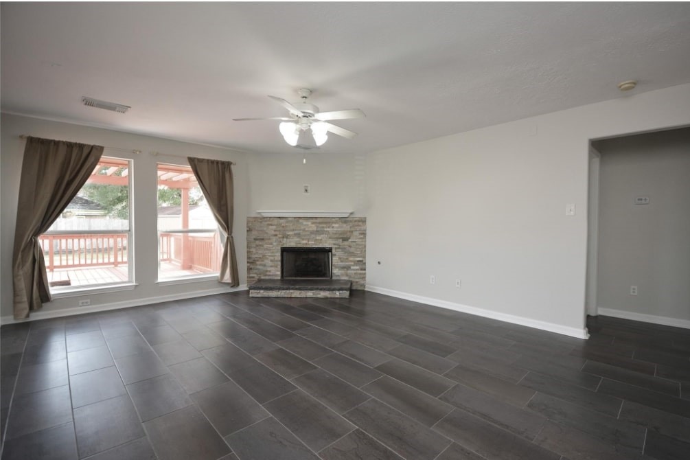 112 Glade Bridge Court Dickinson, TX 77539 - Photo 10 of 31