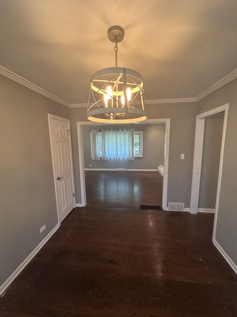 1317 North Mitchell Avenue Arlington Heights, IL 60004 - Photo 7 of 16 a view of livingroom with window