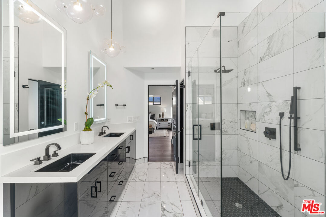 2018 Ruhland Avenue, Unit A Redondo Beach, CA 90278 - Photo 18 of 24 Gallery Image 18