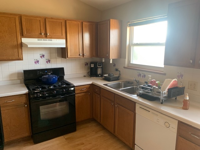 1230 Pheasant Run Zion, IL 60099 - Photo 2 of 16