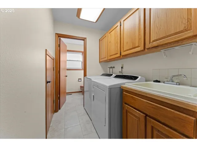 $599,900 | 2104 Northeast 165th Drive, Portland, OR 97230