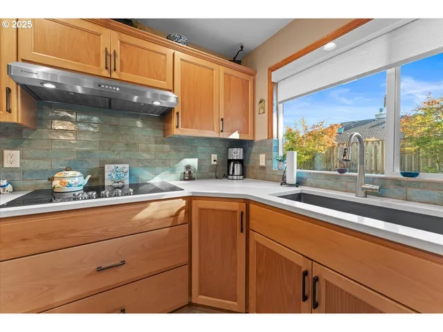 $599,900 | 2104 Northeast 165th Drive, Portland, OR 97230