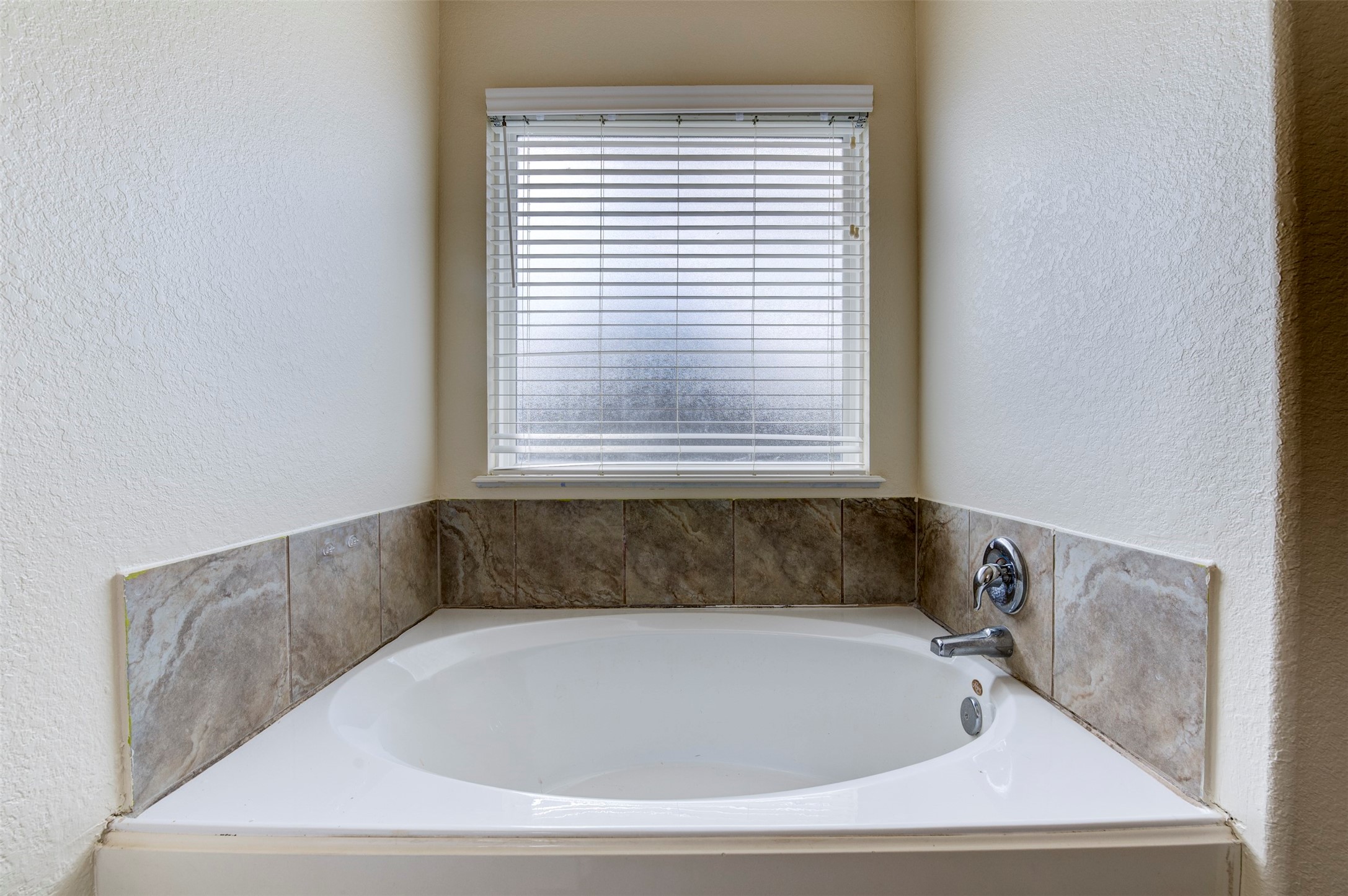 3314 Single Ridge Way Katy, TX 77493 - Photo 15 of 24 Master bathroom soaking tub