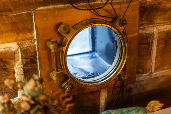 a view of entryway with a front door