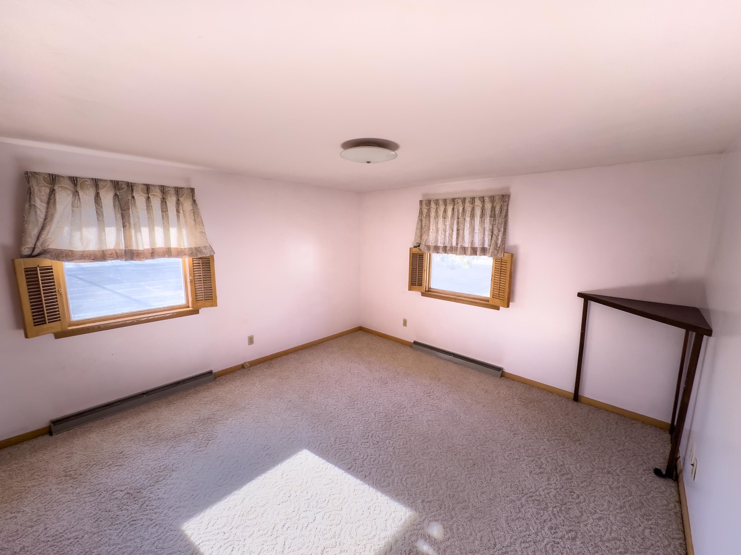 308 South Jackson Street Flanagan, IL 61740 - Photo 20 of 33 a view of an empty room and window