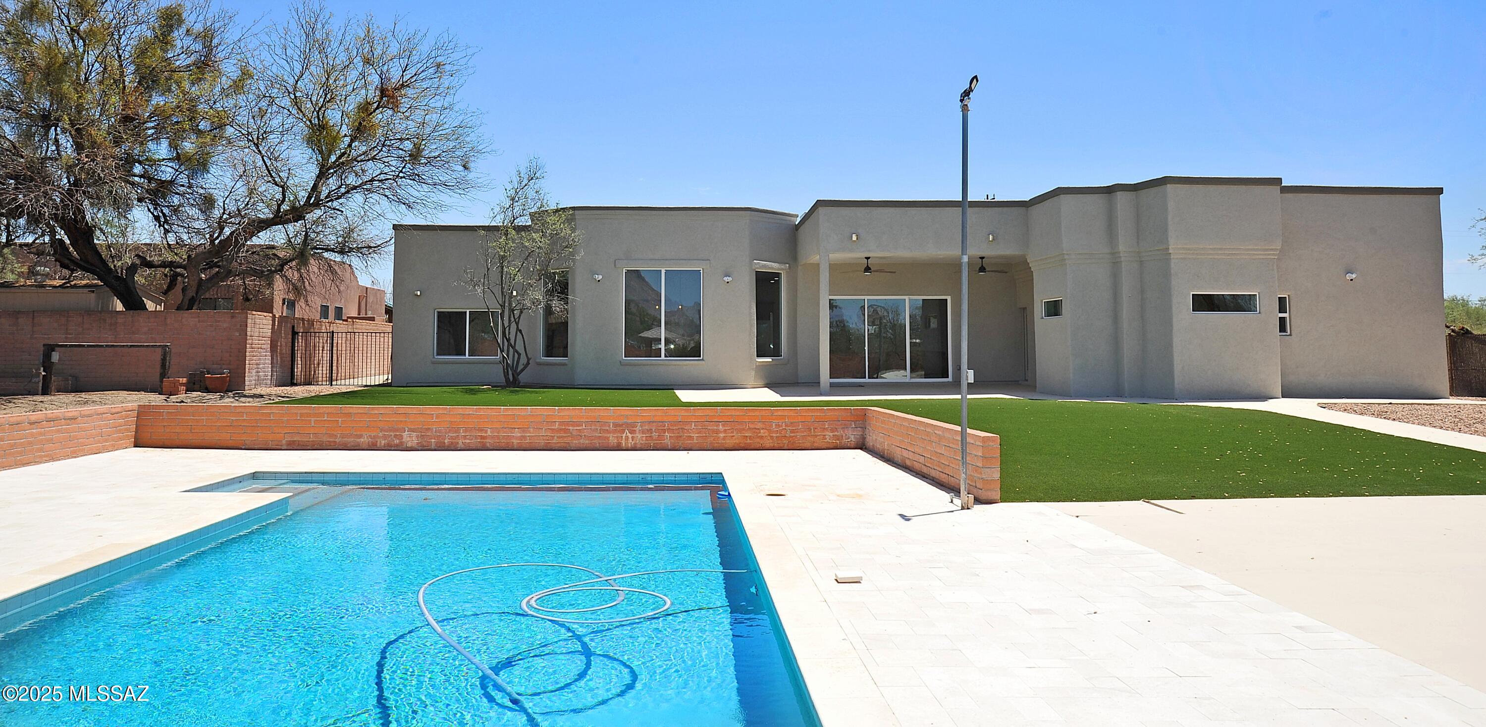 1515 East Kleindale Road Tucson, AZ 85719 - Photo 1 of 50