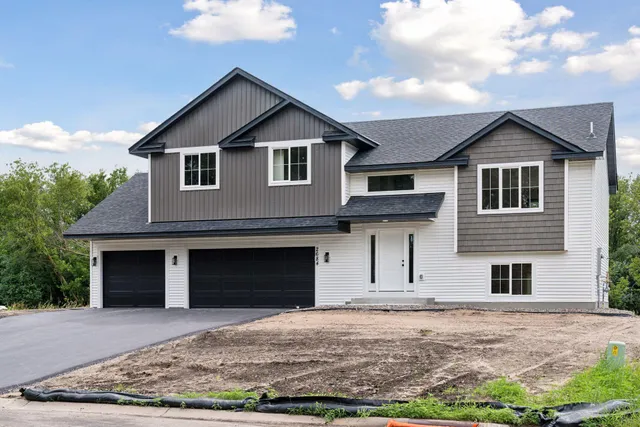 $500,000 | 21349 Cottonwood Street Northwest, Oak Grove, MN 55011