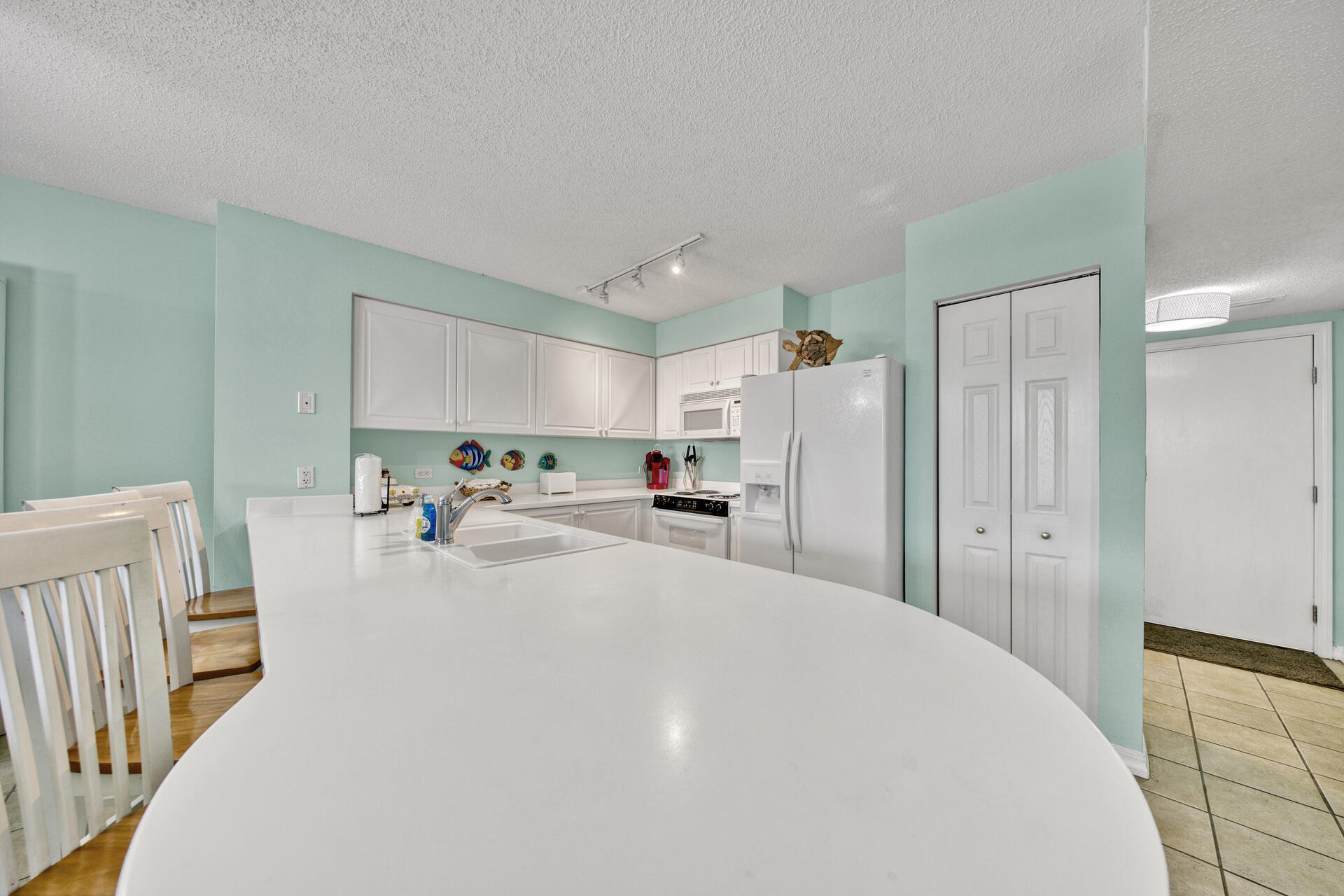 520 Santa Rosa Boulevard, Unit 111 Fort Walton Beach, FL 32548 - Photo 23 of 38 a large white bed in a white room